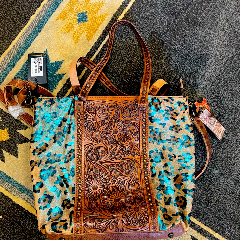 New with tags American Darling concealed carry bag with cross body strap